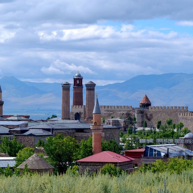 Herkes memleketine dönse Erzurum Türkiye'nin en kalabalık 8. ili