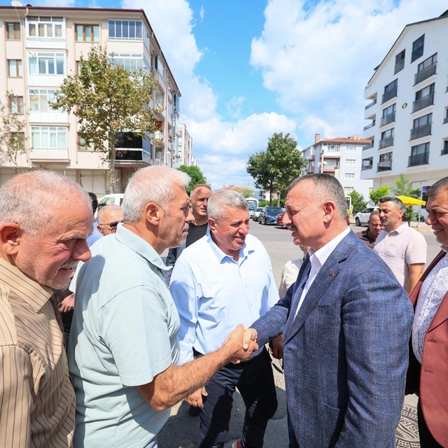 Büyükakın, Karamürsel'de vatandaşların taleplerini dinledi