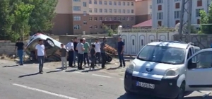 Hafif ticari araç ile otomobil çarpıştı: 1 çocuk, 4 yaralı