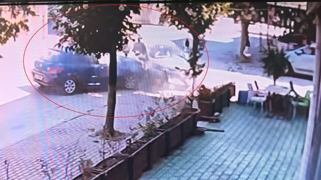 Caddede otomobiller çarpıştı; 3 yaralı
