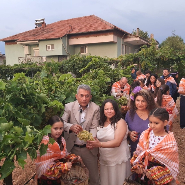 Çal'da yağmur da coşku da dinmedi
Bağbozumu'nda kültür, gelenek ve vefa bul...
