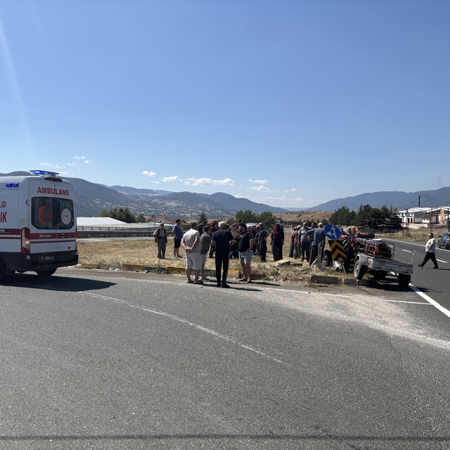 Kastamonu'da traktör ile otomobil çarpıştı: 9 yaralı
