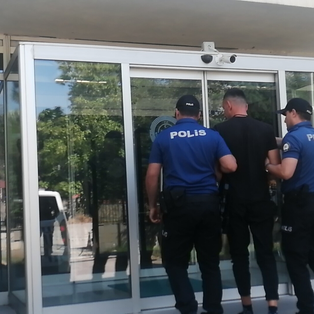Trafik denetiminde 14 yıl 49 ay hapis cezasıyla aranan hükümlü yakalandı