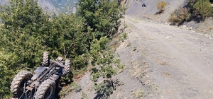 Amasya'da traktör şarampole yuvarlandı: 1 ölü, 3 yaralı