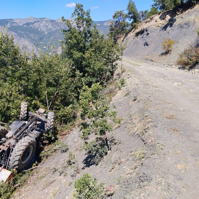 Amasya'da traktör şarampole yuvarlandı: 1 ölü, 3 yaralı
