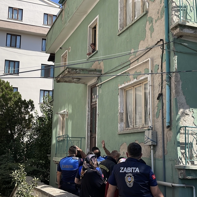 'Binadan kötü koku' ihbarı ekipleri alarma geçirdi, gerçek bambaşka çıktı