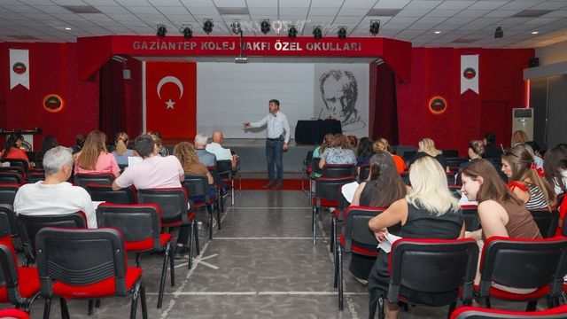GKV Özel Okulları'nda "Türkiye Yüzyılı Maarif Modeli" semineri