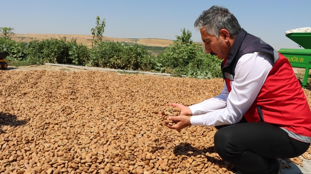 Kahta'da tarımsal mekanizasyon destekleri çiftçilere kazandırıldı