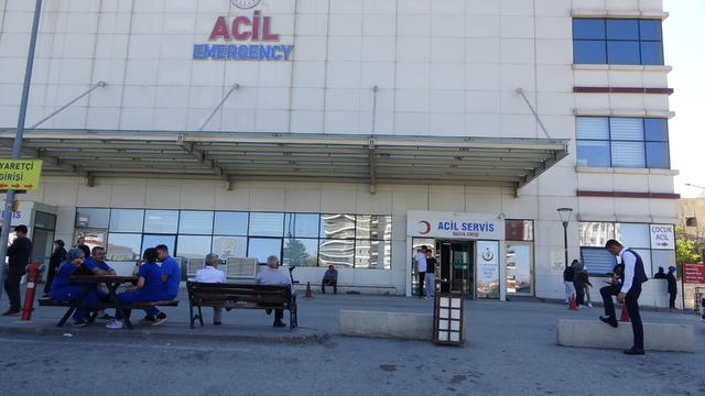 Silaj makinesine bacağını kaptıran gencin ayağı koptu