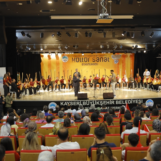 Büyükşehir Belediyesi Konservatuvarı'nda bin 865 kursiyer sertifika aldı
