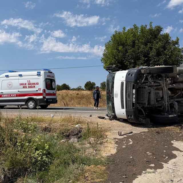 Domaniç-Tavşanlı karayolunda kamyon yan yattı: 1 yaralı