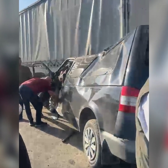 Şanlıurfa'da minibüs, TIR'a arkadan çarptı: 2 ölü, 2 ağır yaralı