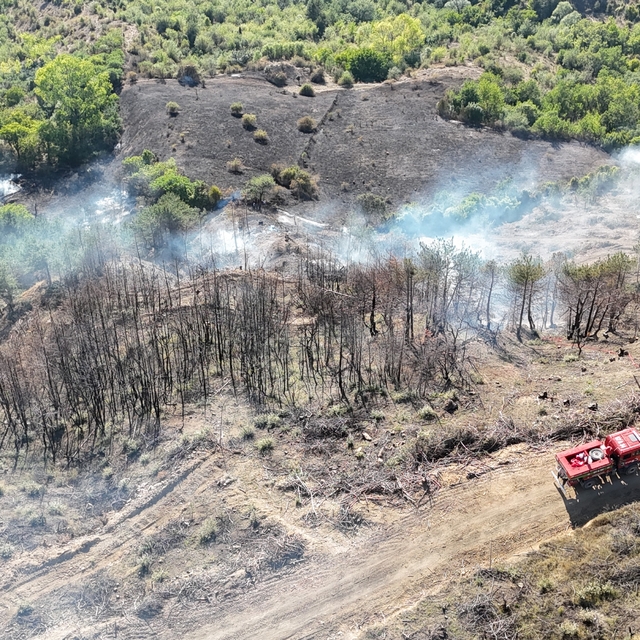 Karabük'te anız yangını korkuttu: Bir samanlık yandı