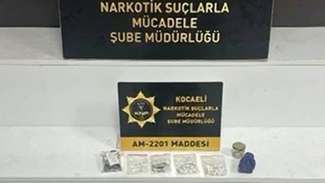 Mutfaktan uyuşturucu, fırın dolabından 65 bin TL çıktı; 2 şüpheli tutuklandı