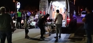 Otomobil ile elektrikli motosiklet çarpıştı: 3 yaralı