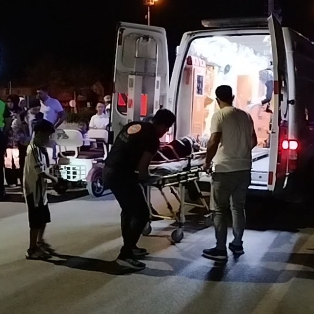 Otomobil ile elektrikli motosiklet çarpıştı: 3 yaralı
