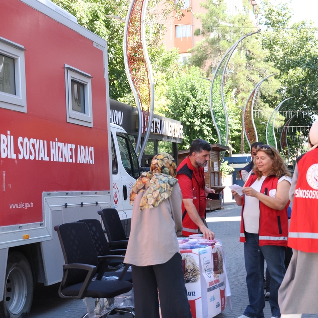 Diyarbakır'da 'Mobil Sosyal Hizmet Merkezi' aracıyla 10 bin kişiye rehberli...