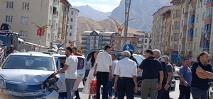 Hakkari'de iki araç çarpıştı: 1 yaralı