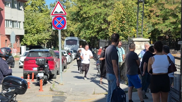Sınava geç kalan aday: "Bu ikinci senem oluyor"
Bazıları sınava motorla son anda yetişti, bazıları ise kapıdan döndü
Eskişehir'de KPSS maratonunda son dakika heyecanı
