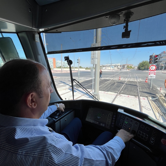 Başkan Altay, tamamlanan Adliye-Şehir Hastanesi Tramvay Hattı'nda test sürü...