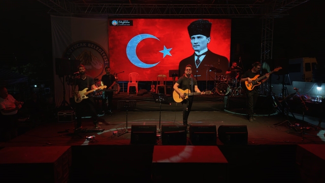 Kuyucak'ta kurtuluş coşkusu konserlerle taçlandı