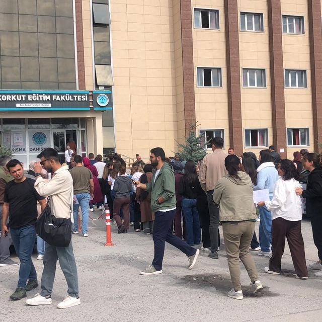 Kars'ta KPSS heyecanı: Adaylar sınav için okullara akın etti