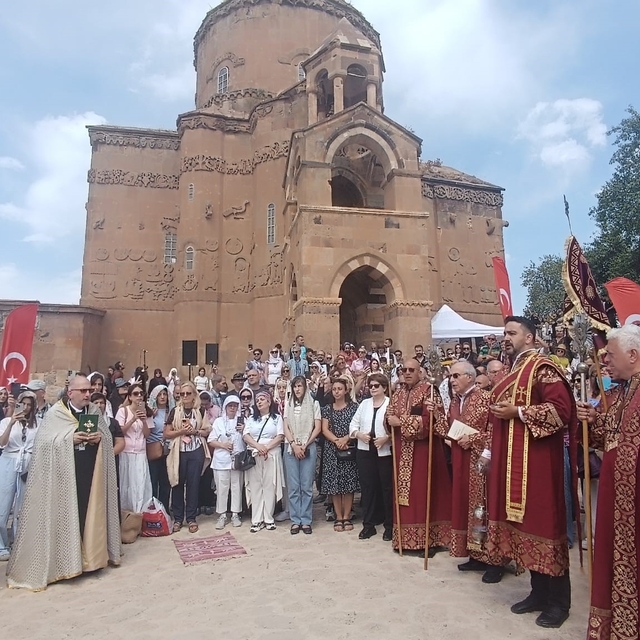 Akdamar Kilisesi'ndeki 14'üncü ayin sona erdi
