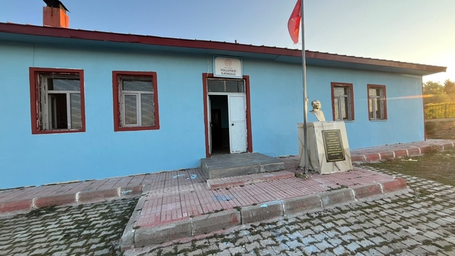 Ağrı'da okullar yeni döneme pırıl pırıl hazırlandı
Ağrı'da eğitim seferberliği: 158 okul yenilendi, 48 okul doğalgaza kavuştu
