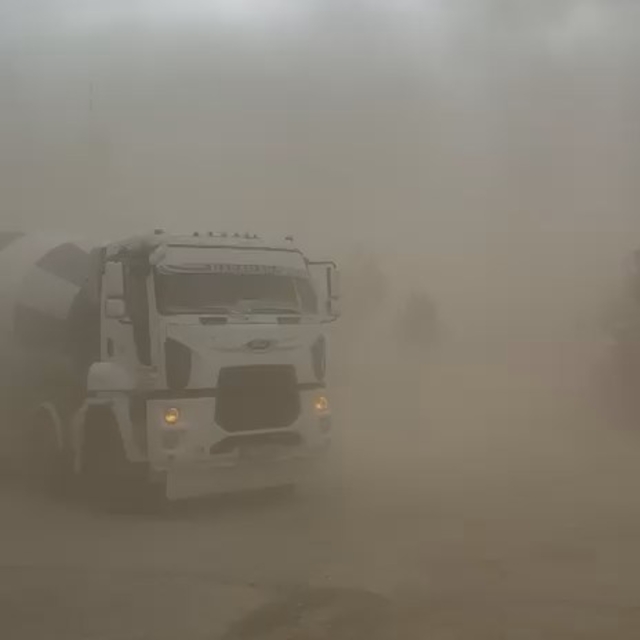 Bingöl'de kuvvetli rüzgar çatıları uçurdu
