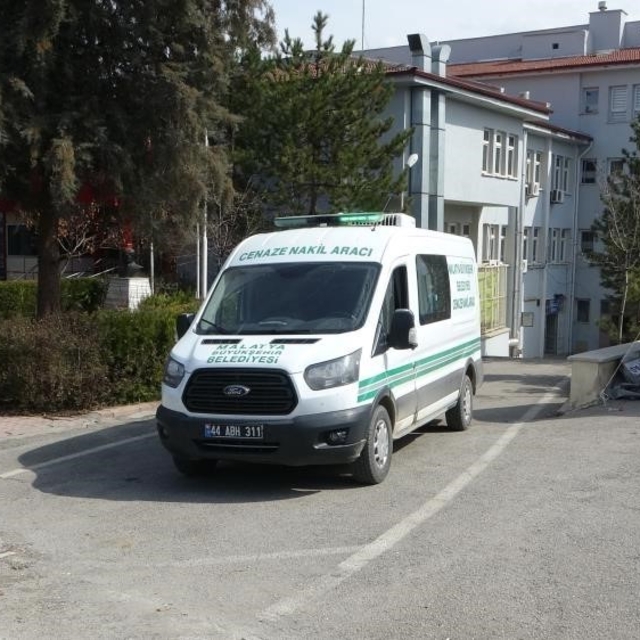 Hekimhan'da emekli öğretmen evinde ölü bulundu