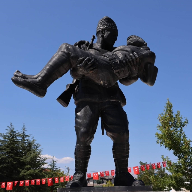 Çetmili Kara Ali Çavuş ile oğlu Mehmet Onbaşı şehadetlerinin 104. yılında a...