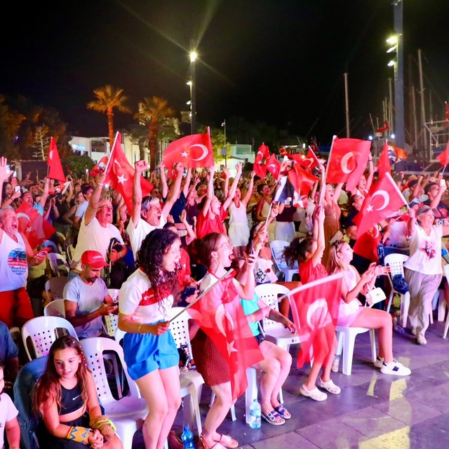 A Milli Kadın Voleybol Takımı'nın şampiyonluğu Bodrum'da coşkuyla kutlandı