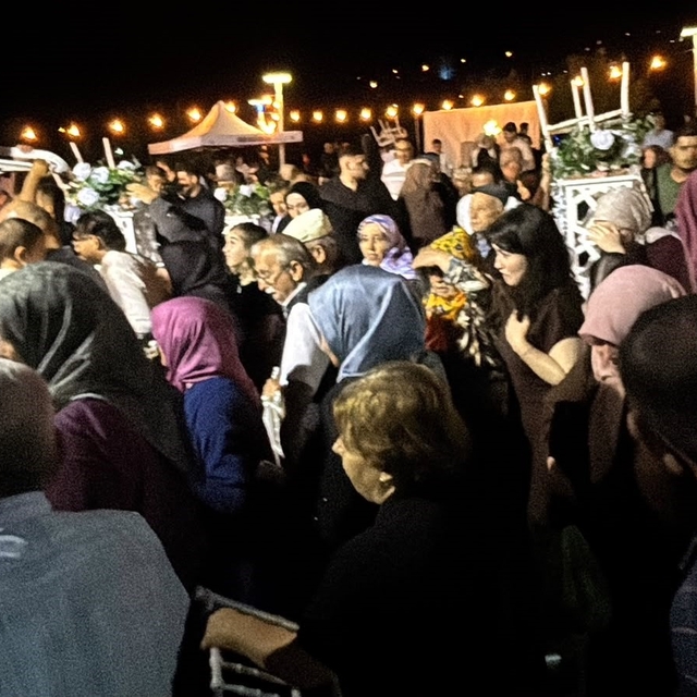 Ani bastıran yağmur düğünü takılar takılamadan dağıttı