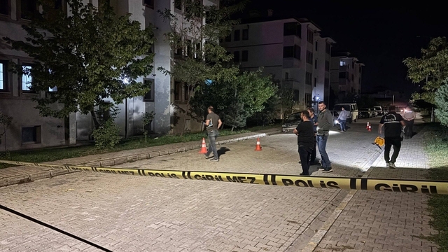 Erzincan'da bir eve silahla ateş edildi