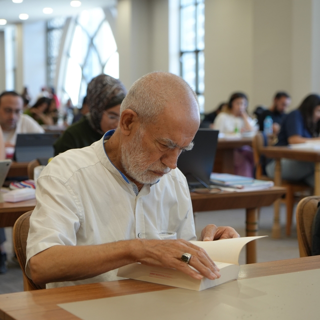 76 yaşındaki adamın kitap aşkı