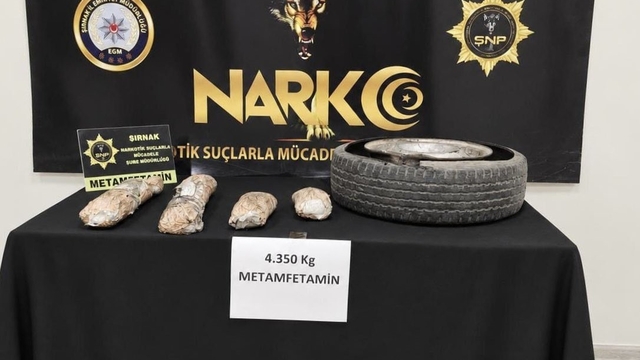 Şırnak'ta stepneye gizlenmiş 4 kilo metamfetamin ele geçirildi