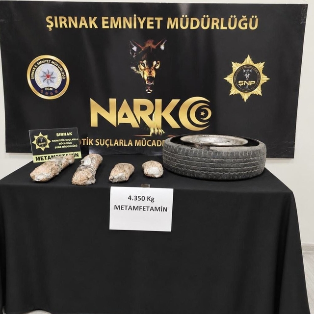 Şırnak'ta stepneye gizlenmiş 4 kilo metamfetamin ele geçirildi