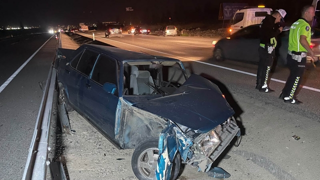 Karaman'da 2 otomobil çarpıştı: 3 yaralı