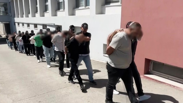 Evlerinden uyuşturucular ve silahlar çıktı: 9 şüpheli tutuklandı