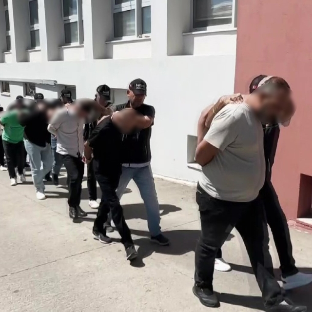 Evlerinden uyuşturucular ve silahlar çıktı: 9 şüpheli tutuklandı
