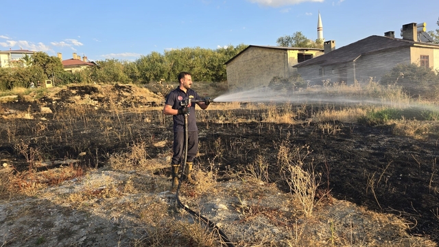 Van'da örtü üstü yangını