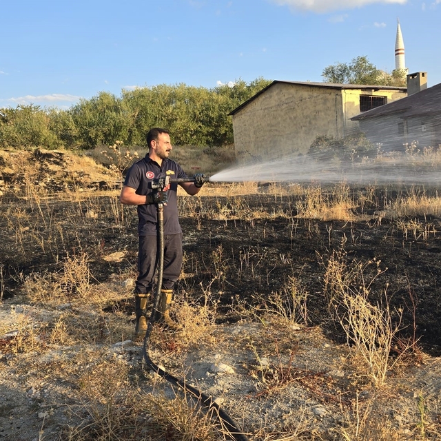 Van'da örtü üstü yangını