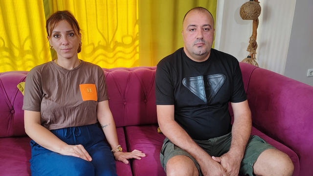 Gemi faciasında kurtulan 5 kişilik aile dehşet anlarını anlattı
Ailenin 11 yaşındaki kızının Adana'ya geldikten sonra götürüldüğü hastanede 4 kaburgasının kırık olduğu belirlenerek hastaneye yatırıldı