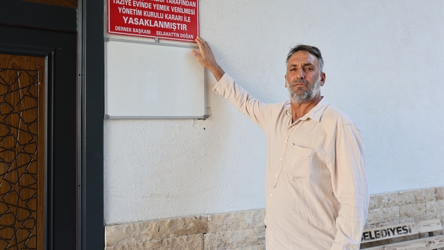 Taziye sahiplerine destek olacak karar: Yemek vermek yasaklandı
Elazığ'da caminin alt katında bulunan taziye evinde, yas yeridir diyerek, yemek verilmesi yasaklandı
