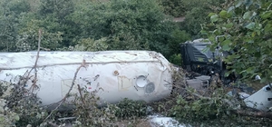 Bolu'da tır devrildi: 1 ölü, 1 yaralı