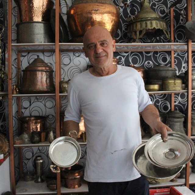 Yılların eskittiği bakırlar 45 yıllık ustanın ellerinde parlıyor
Kalaycı Mu...