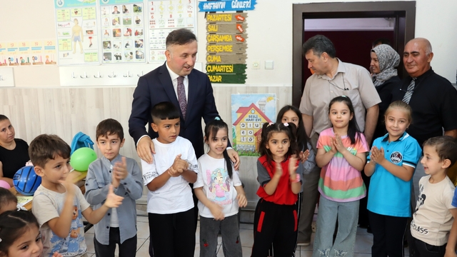 Kayseri'de uyum haftası başladı
İl Milli Eğitim Müdürü Coşkun Esen:
"Milli birlik ve beraberlik şuurunu çocuklarımıza yıl boyunca aşılamanın gayreti içerisinde olacağız"