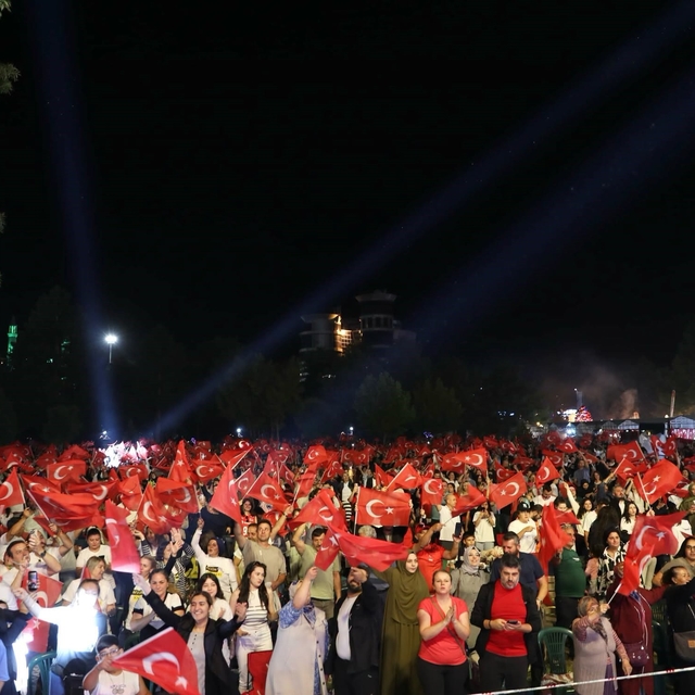 Başkan Çolakbayrakdar: "38 günlük organizasyonu belediye bütçesinden tek ku...