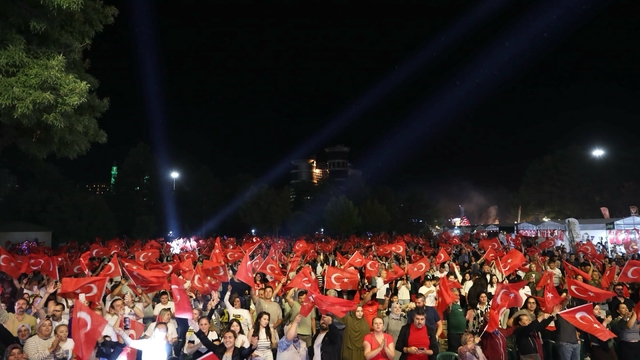 Başkan Çolakbayrakdar: "38 günlük organizasyonu belediye bütçesinden tek kuruş harcamadan gerçekleştirdik"
Fuar 38'de muhteşem kapanış
