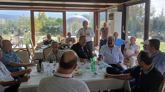 50 yıl önce okul sırasında başlayan dostluklarını tazelediler